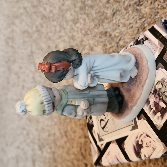 Vintage 1999 Kim Anderson Pretty As A Picture - Let Me Light Your Way figurine - Picture 2 of 9